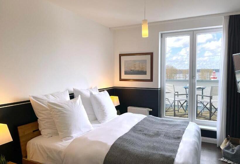 Suite with lake view, Precise Resort Hafendorf Rheinsberg