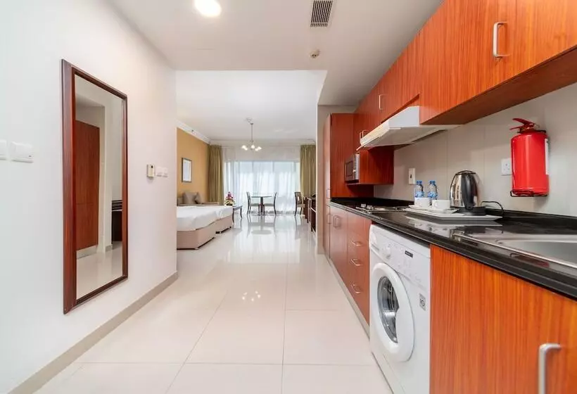 استودیوی لوکس, Star Metro Deira Hotel Apartments