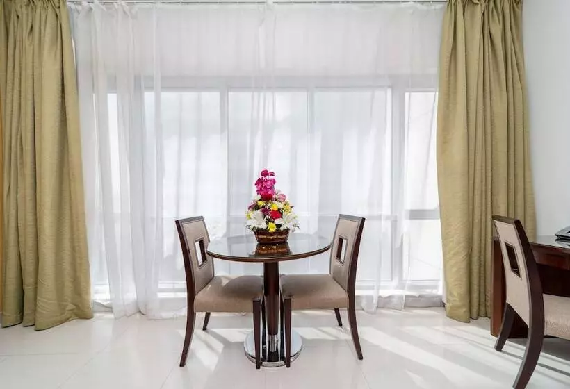 استودیوی لوکس, Star Metro Deira Hotel Apartments
