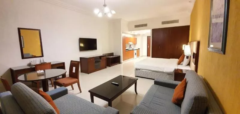 استودیوی لوکس, Star Metro Deira Hotel Apartments