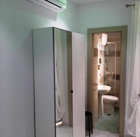 اتاق استاندارد یک تخته با بالکن, B&b La Ferrovia