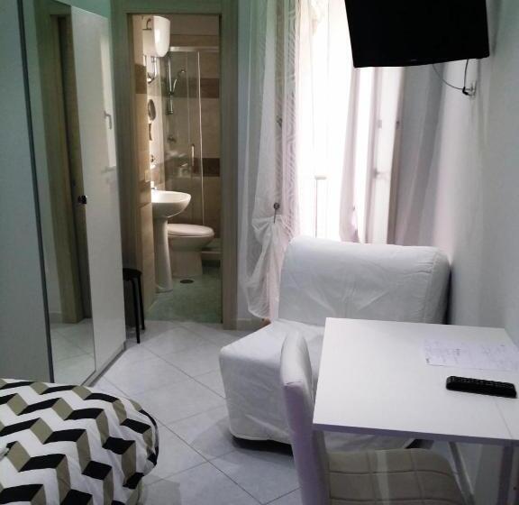 اتاق استاندارد یک تخته با بالکن, B&b La Ferrovia