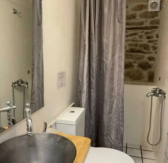 اتاق اکونومی, Kalderimi Country House