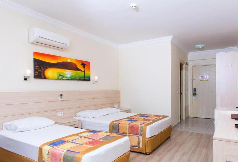 스탠다드 트리플 룸, Gardenia Beach