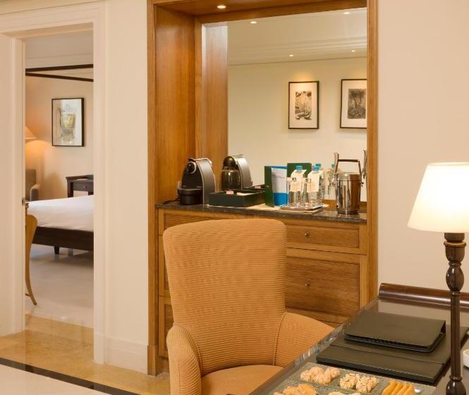 Люкс Сеньор, L  Amphitrite Palace Resort & Spa