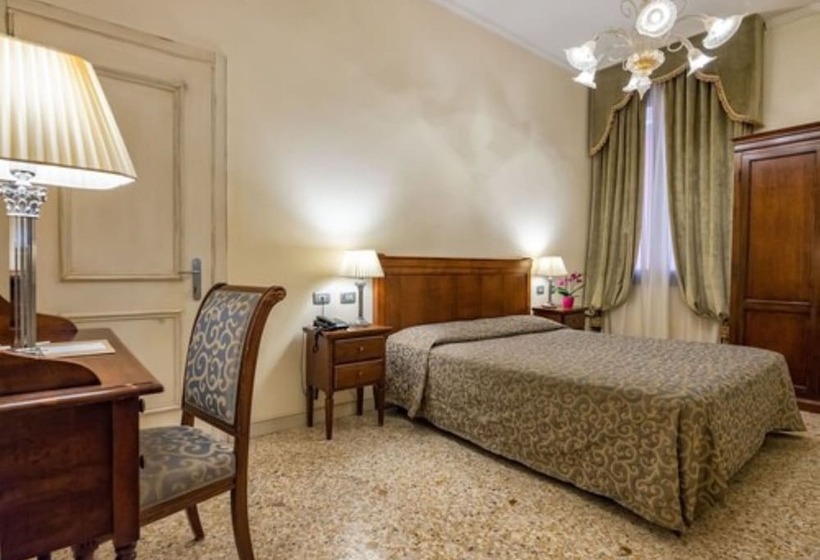 اتاق کلاسیک, Dell'opera