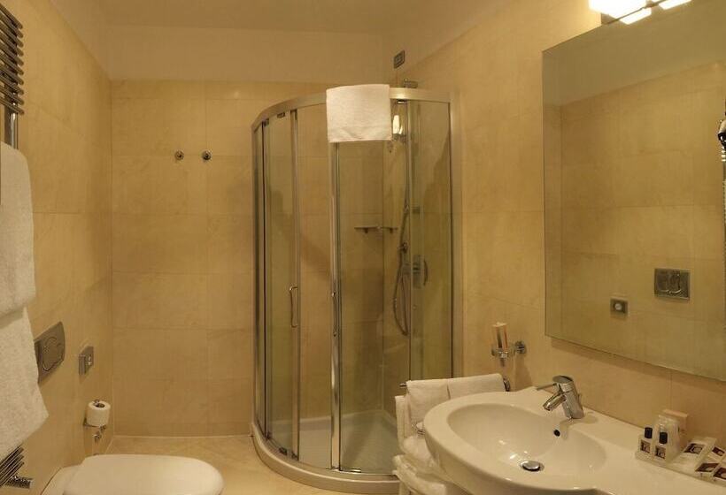 اتاق استاندارد پلاس, Dell'opera