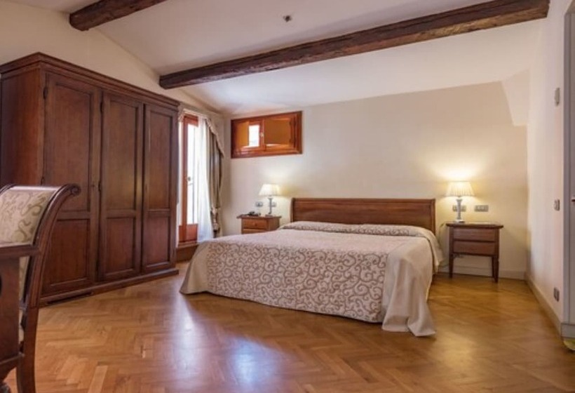 اتاق استاندارد پلاس, Dell'opera