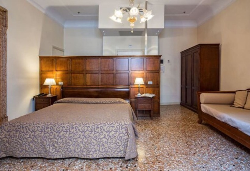 اتاق راحتی سه تخته, Dell'opera