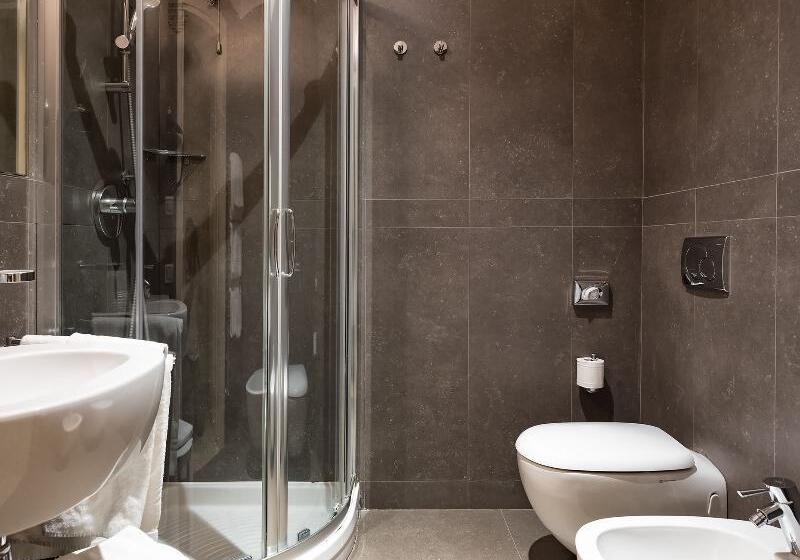 اتاق راحتی سه تخته, Dell'opera