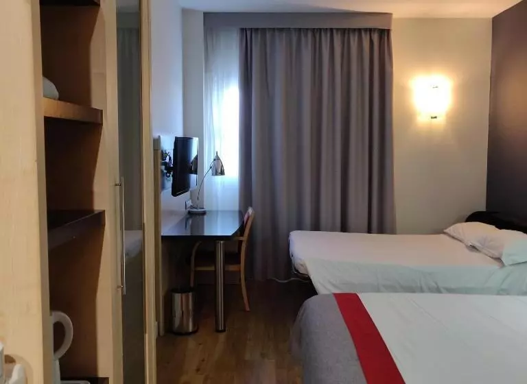 اتاق خانوادگی, Holiday Inn Express Málaga Airport, An Ihg