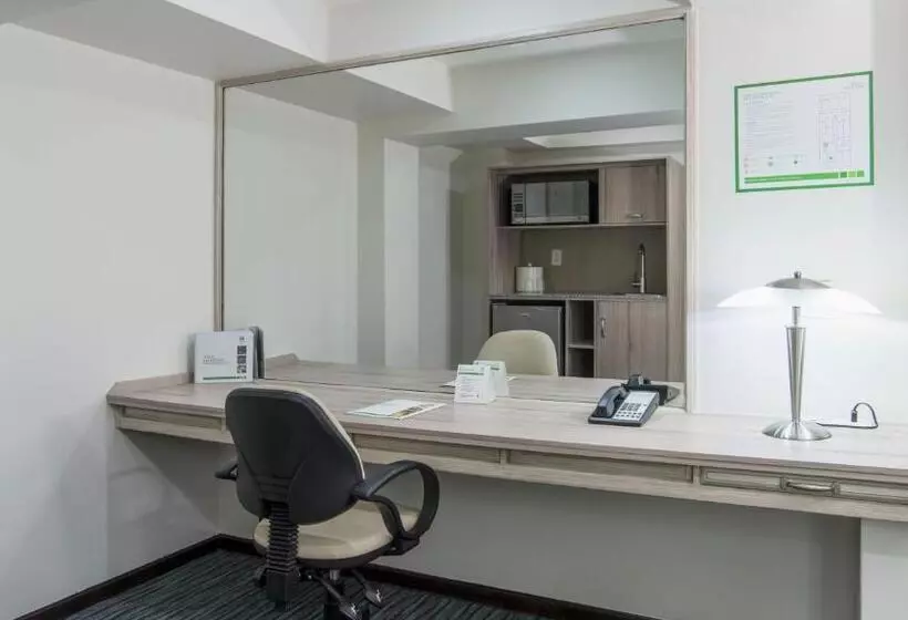 سوییت اجرایی, Holiday Inn & Suites Mexico Zona Reforma, An Ihg