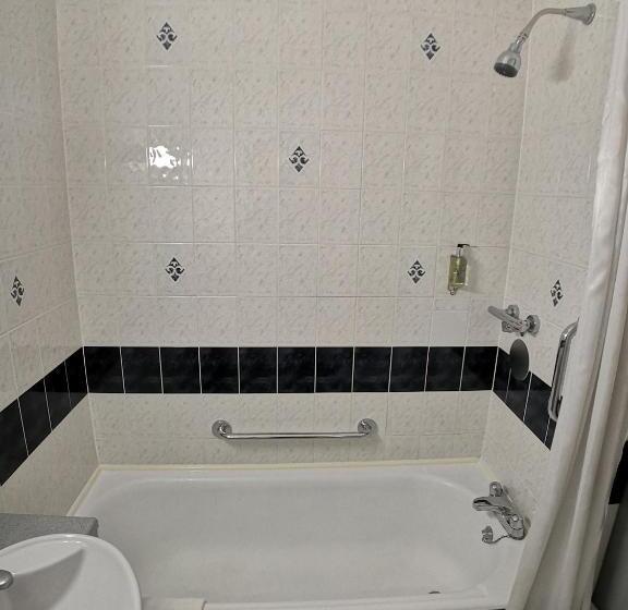 基本间, Lancaster Hall