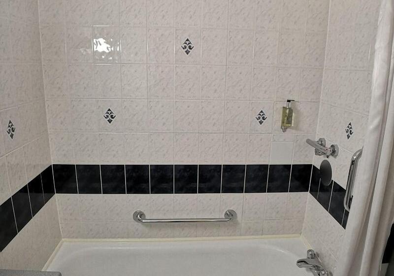 基本间, Lancaster Hall