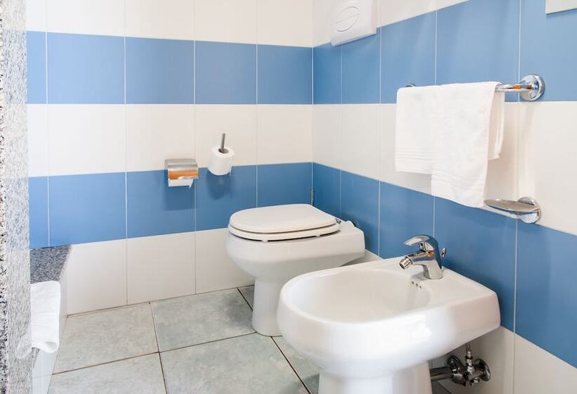 غرفة قياسية ثلاثية, Maria Rosaria