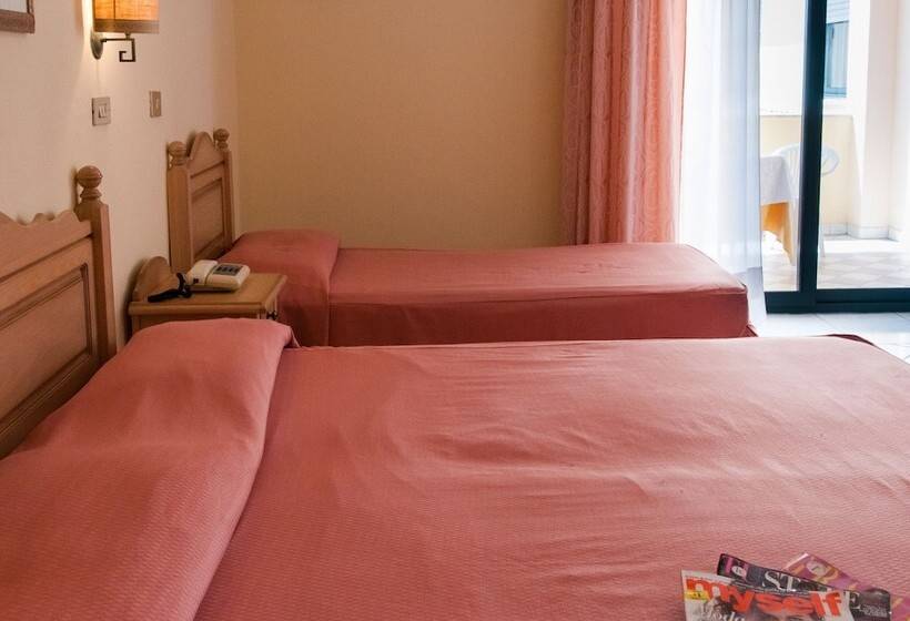 غرفة قياسية ثلاثية, Maria Rosaria