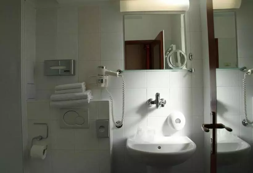اتاق استاندارد, Unitas Hotel