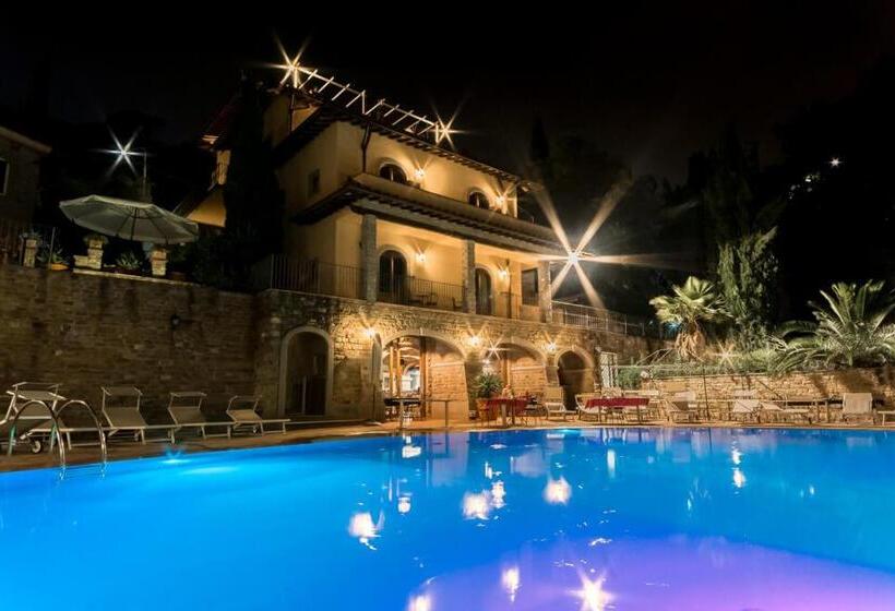 נוף לבריכה, Villa La Malva