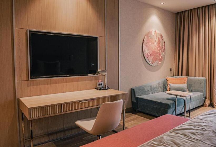 اتاق سوپریور با چشم‌انداز, Karavansaray Turkistan Harbour Hotel  Flying Theatre Access