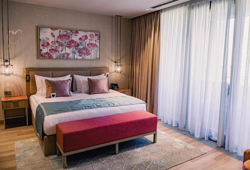 Suite Queen Bed, Karavansaray Turkistan Harbour Hotel  Flying Theatre Access