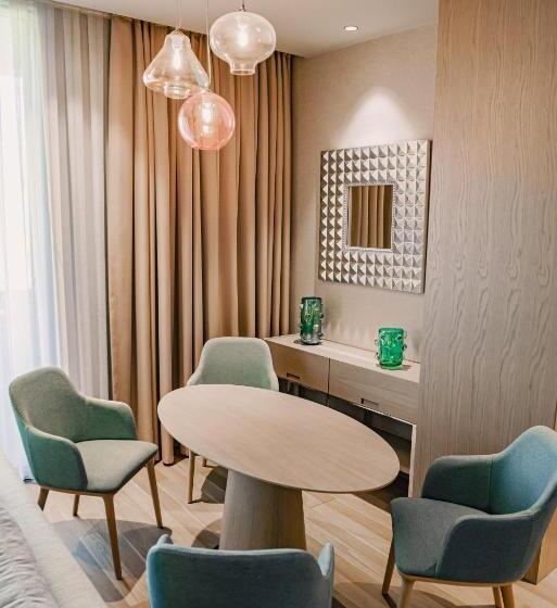 سوئیت رویال, Karavansaray Turkistan Harbour Hotel  Flying Theatre Access