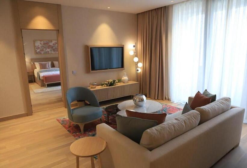 سوئیت رویال, Karavansaray Turkistan Harbour Hotel  Flying Theatre Access