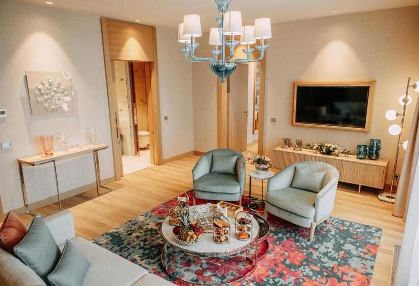 سوئیت رویال, Karavansaray Turkistan Harbour Hotel  Flying Theatre Access