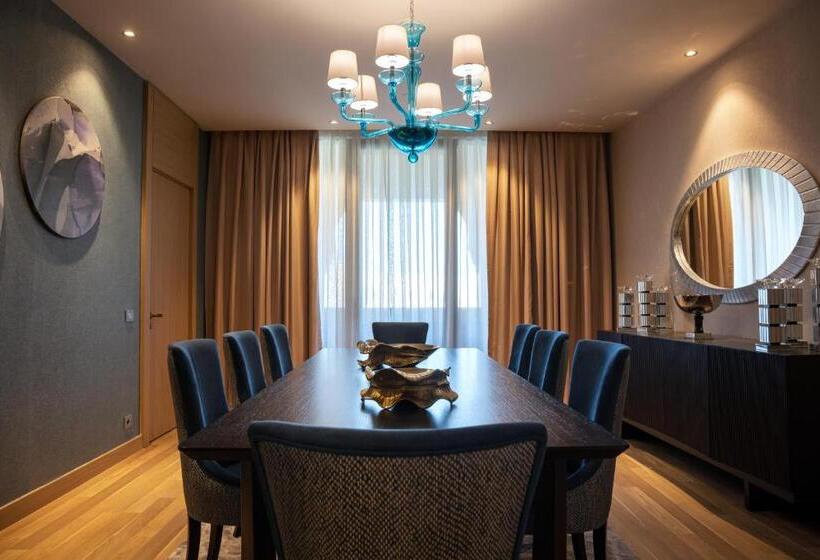 سوئیت رویال, Karavansaray Turkistan Harbour Hotel  Flying Theatre Access