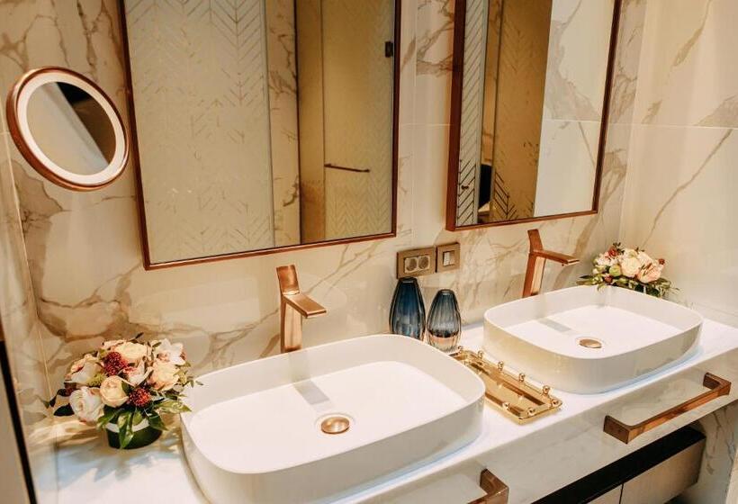 سوئیت پرزیدنت, Karavansaray Turkistan Harbour Hotel  Flying Theatre Access