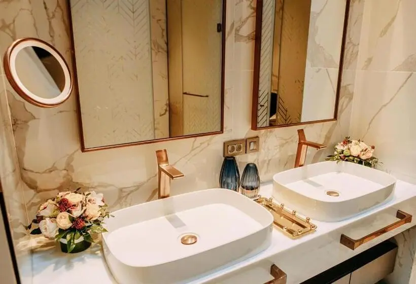 سوئیت پرزیدنت, Karavansaray Turkistan Harbour Hotel  Flying Theatre Access