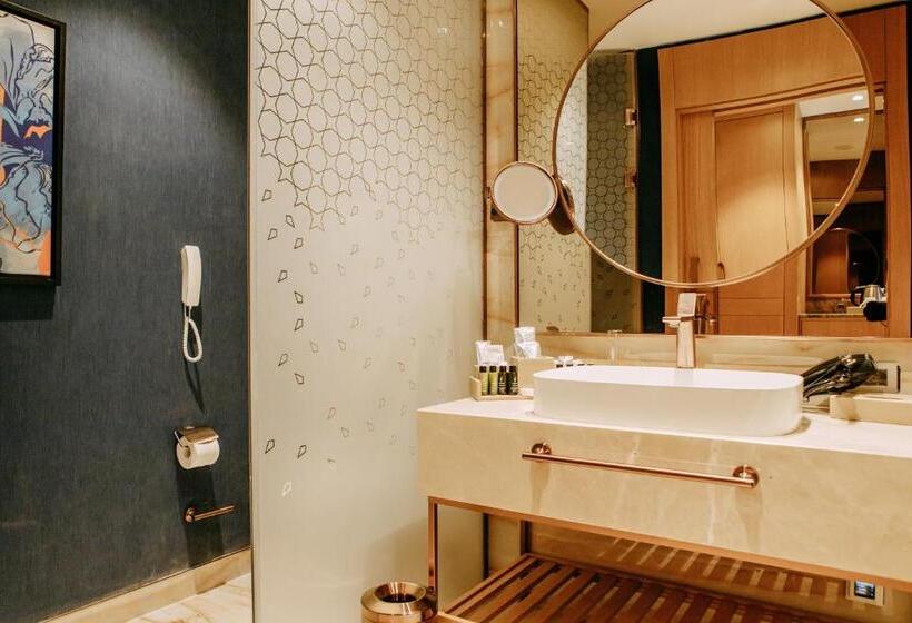 سوئیت پرزیدنت, Karavansaray Turkistan Harbour Hotel  Flying Theatre Access