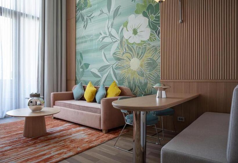 سوییت دوبلکس, Karavansaray Turkistan Harbour Hotel  Flying Theatre Access