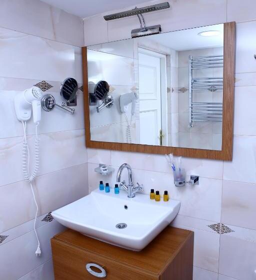 اتاق استاندارد سه نفره, Deluxe Hotel Ganja