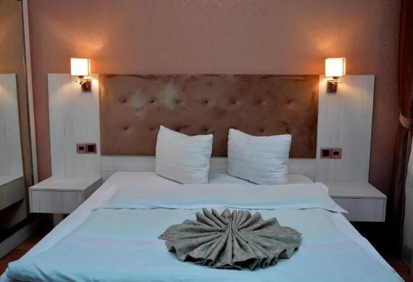 اتاق استاندارد سه نفره, Deluxe Hotel Ganja