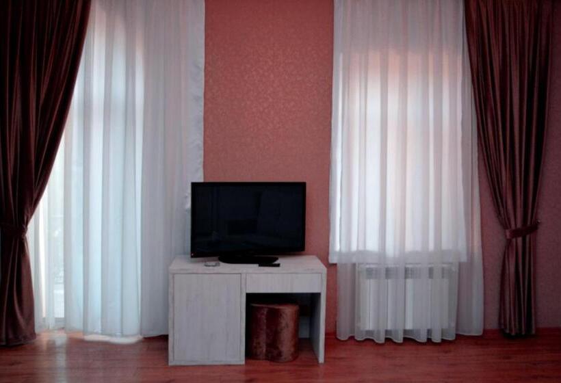 اتاق استاندارد سه نفره, Deluxe Hotel Ganja