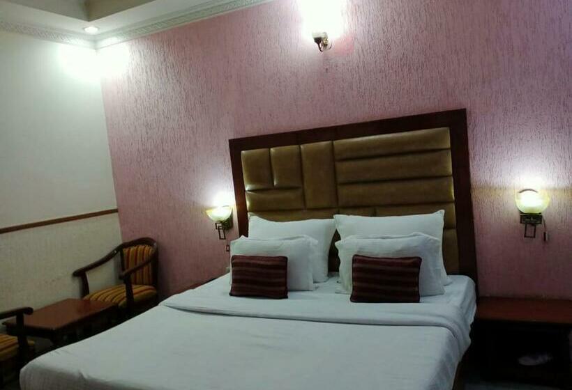 اتاق استاندارد یک نفره, Corporate Inn