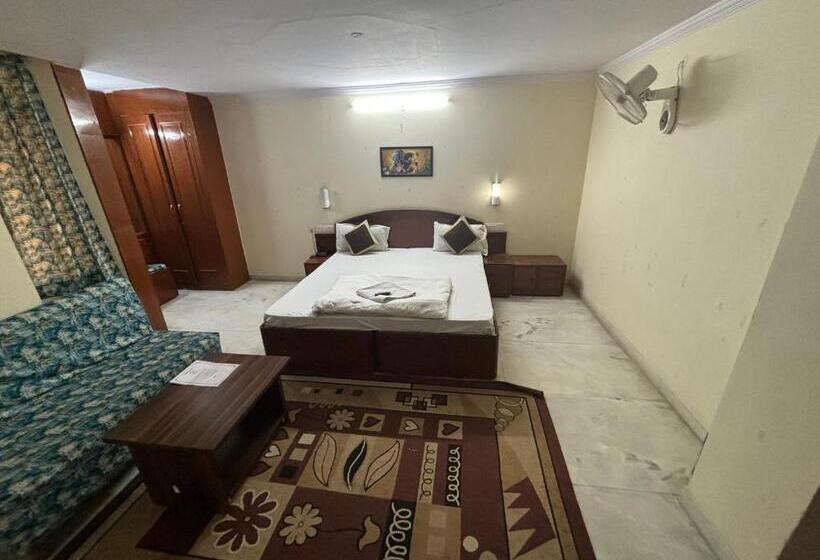 اتاق استاندارد سه نفره, Siddhi Vinayak Station Road Jaipur