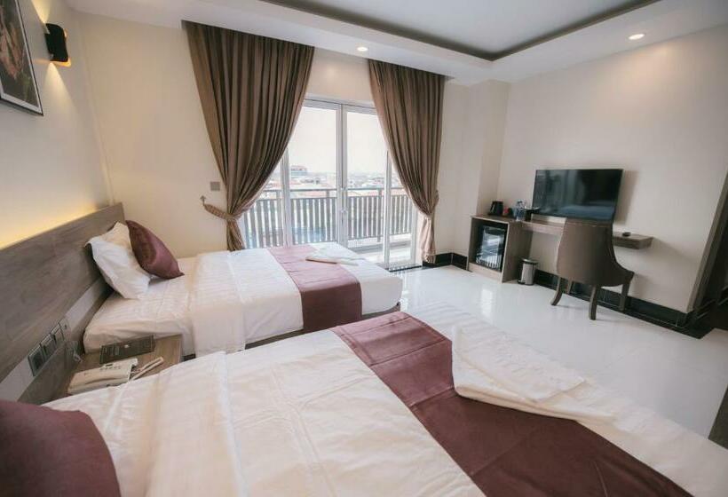 غرفة قياسية مزوَّدة بشُرفة, Twin