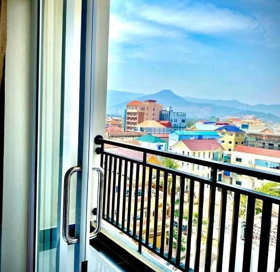 جناح مطلّ علي الجبل, Twin