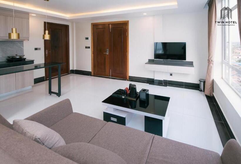 جناح مطلّ علي الجبل, Twin