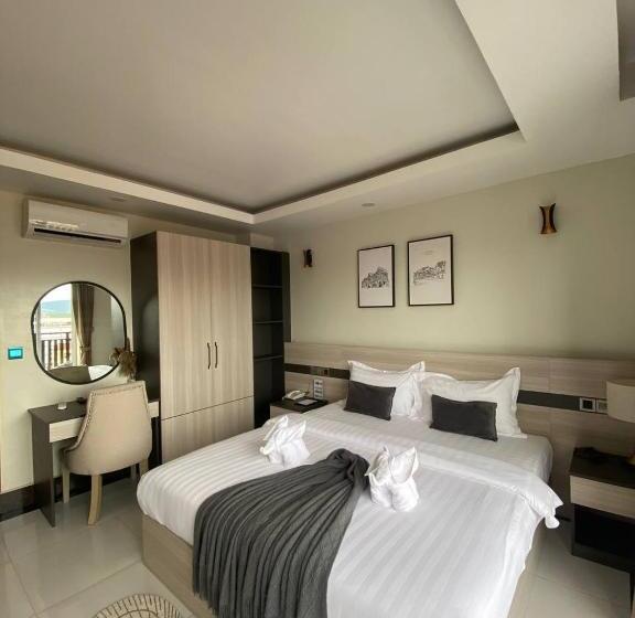 جناح مطلّ علي الجبل, Twin