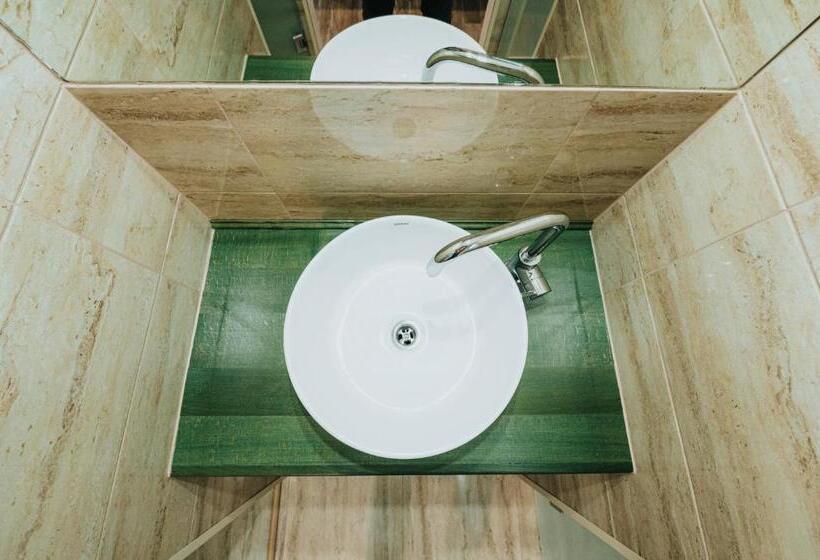 Номер Deluxe, Kádárház