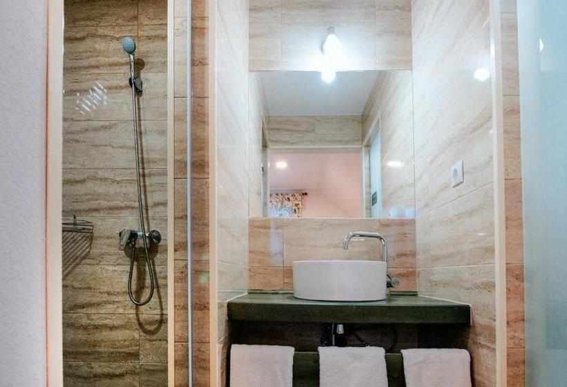 Номер Deluxe, Kádárház