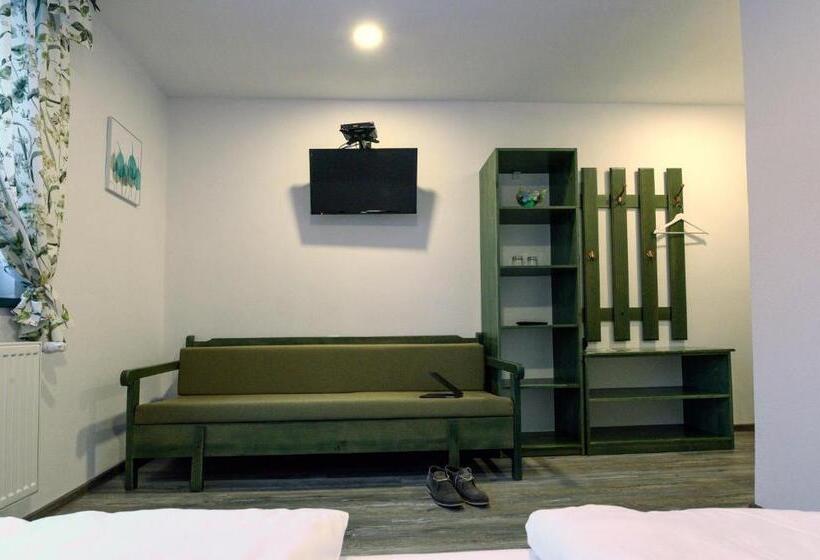 豪华房间, Kádárház