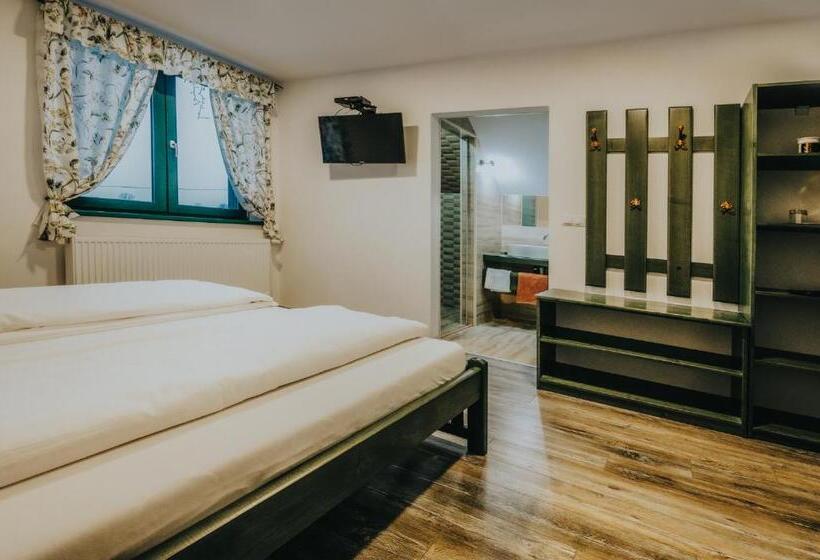 Номер Deluxe, Kádárház