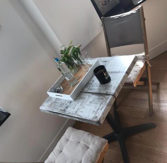 غرفة قياسية, Sucre Salé