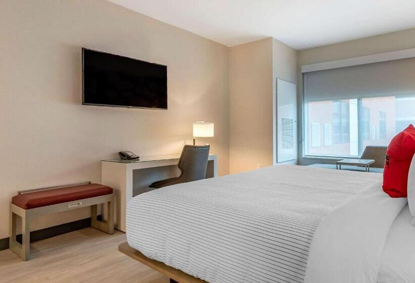 غرفة قياسية سرير كينج لذوى الإحتياجات الخاصة, Cambria Hotel Rock Hill   University Center