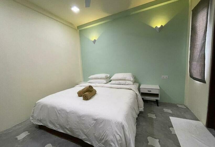 اتاق لوکس, Courtyard Guesthouse