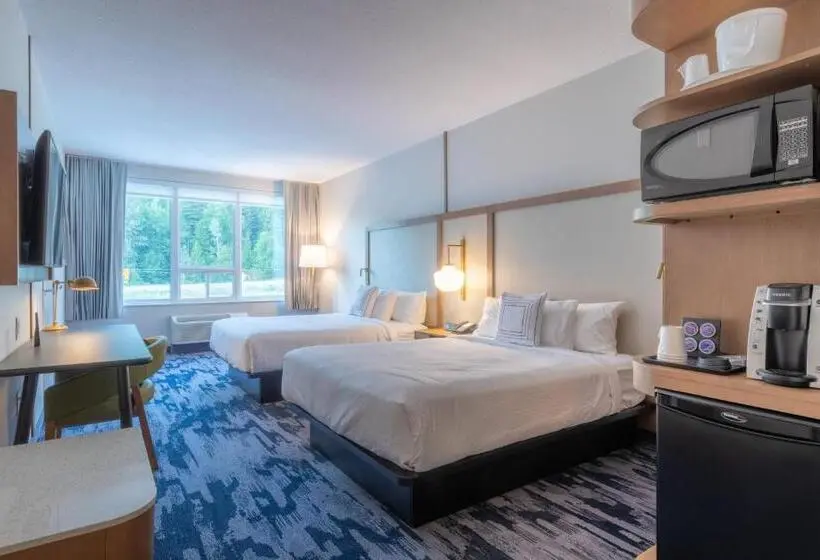 クイーンサイズベッドのスイートルーム, Fairfield By Marriott Inn & Suites Revelstoke