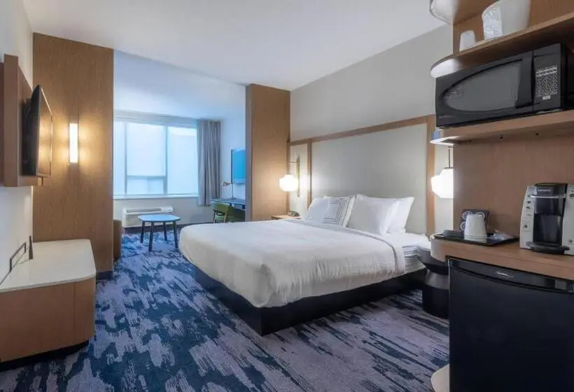 キングサイズベッドのスイートルーム, Fairfield By Marriott Inn & Suites Revelstoke